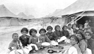کودکان یتیم ارمنی در کمپ های اوارگان