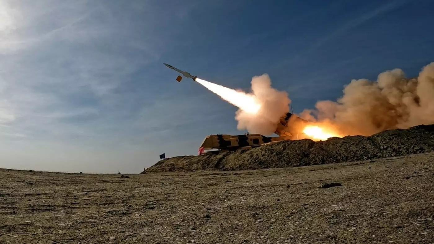 پرتاب موشک در حین تمرین نظامی در اصفهان، ایران در 28 اکتبر 2023 